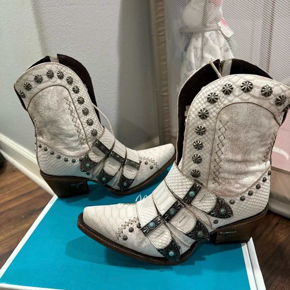Lane SHOWDOWN White Cowboy Boots Womens 7.5 Leather Ankle Boots Snip Toe Short